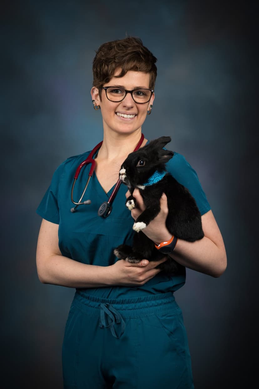Manon, assistante vétérinaire de la clinique PhoenixVet